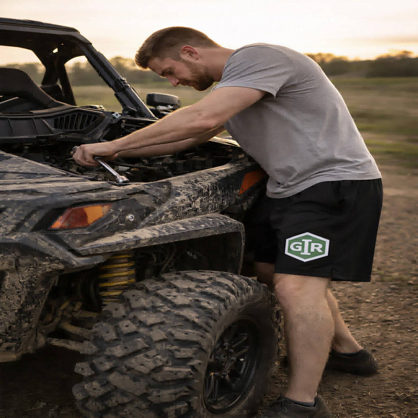 Durable workwear shorts for mechanics and outdoor use